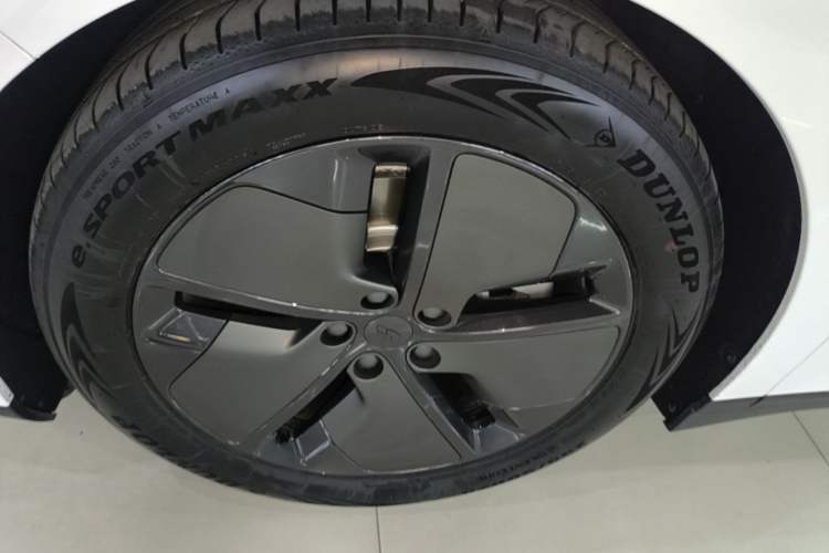 Used Li Auto i6 2025 Model Two-Wheel-Drive Standard Type Left Front Wheel Hub