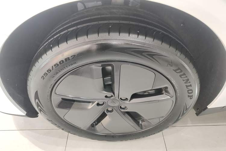 Used Li Auto i6 2025 Model Two-Wheel-Drive Standard Type Left Front Wheel Hub