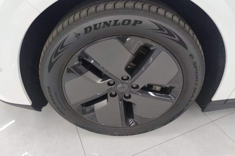 Used Li Auto i6 2025 Model Two-Wheel-Drive Standard Type Left Front Wheel Hub
