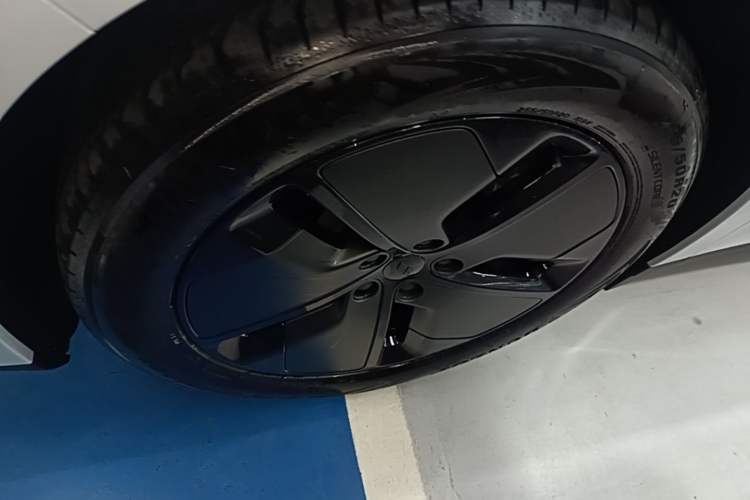 Used Li Auto i6 2025 Model Two-Wheel-Drive Standard Type Left Front Wheel Hub