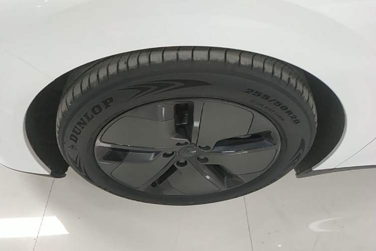 Used Li Auto i6 2025 Model Two-Wheel-Drive Standard Type Left Front Wheel Hub