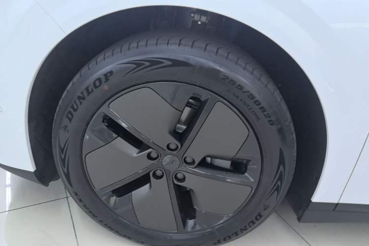 Used Li Auto i6 2025 Model Two-Wheel-Drive Standard Type Left Front Wheel Hub