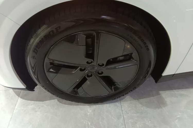Used Li Auto i6 2025 Model Two-Wheel-Drive Standard Type Left Front Wheel Hub