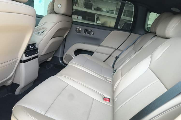 Used Li Auto i6 2025 Model Four-Wheel-Drive Standard Type Left Rear Seat
