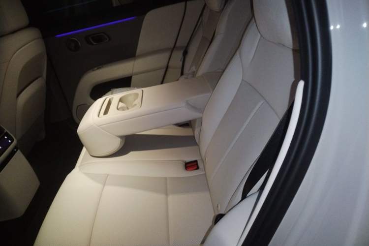 Used Li Auto i6 2025 Model Four-Wheel-Drive Standard Type Left Rear Seat