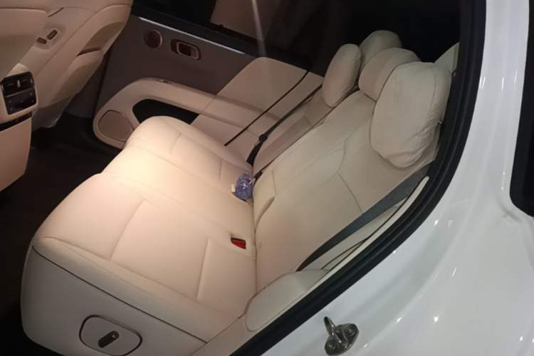 Used Li Auto i6 2025 Model Four-Wheel-Drive Standard Type Left Rear Seat