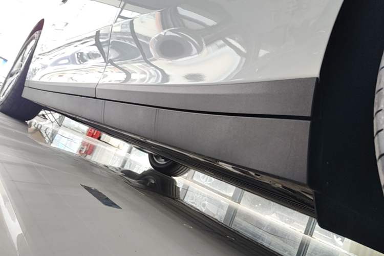 Used Li Auto i6 2025 Model Two-Wheel-Drive Standard Type Left Side Sill