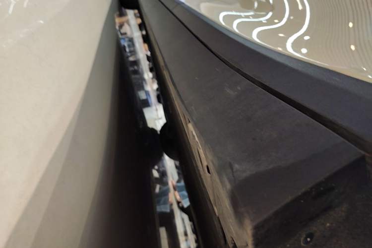 Used Li Auto i6 2025 Model Two-Wheel-Drive Standard Type Left Side Sill