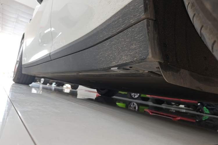 Used Li Auto i6 2025 Model Two-Wheel-Drive Standard Type Left Side Sill