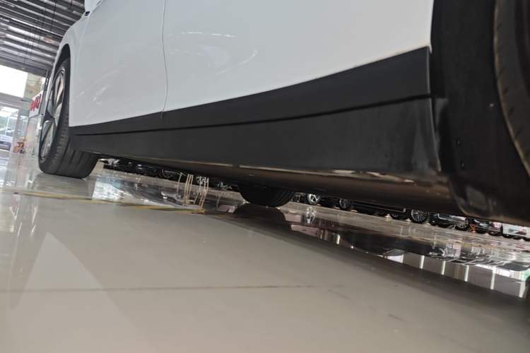 Used Li Auto i6 2025 Model Four-Wheel-Drive Standard Type Left Side Sill