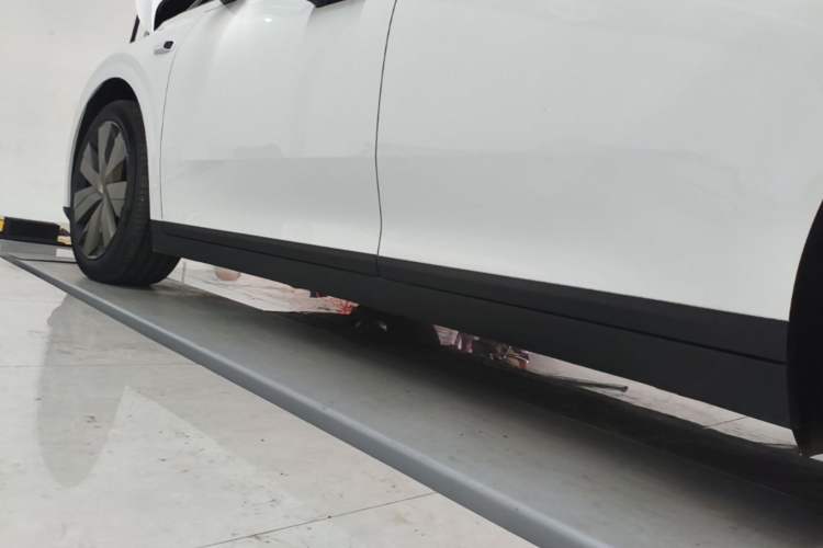 Used Li Auto i6 2025 Model Two-Wheel-Drive Standard Type Left Side Sill