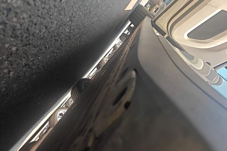 Used Li Auto i6 2025 Model Two-Wheel-Drive Standard Type Left Side Sill