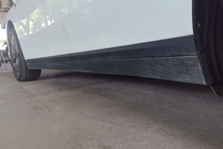 Used Li Auto i6 2025 Model Two-Wheel-Drive Standard Type Left Side Sill