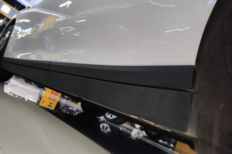 Used Li Auto i6 2025 Model Two-Wheel-Drive Standard Type Left Side Sill