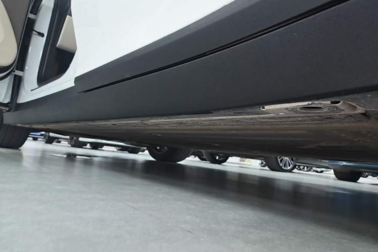 Used Li Auto i6 2025 Model Four-Wheel-Drive Standard Type Left Side Sill