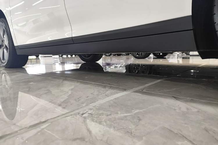 Used Li Auto i6 2025 Model Two-Wheel-Drive Standard Type Left Side Sill
