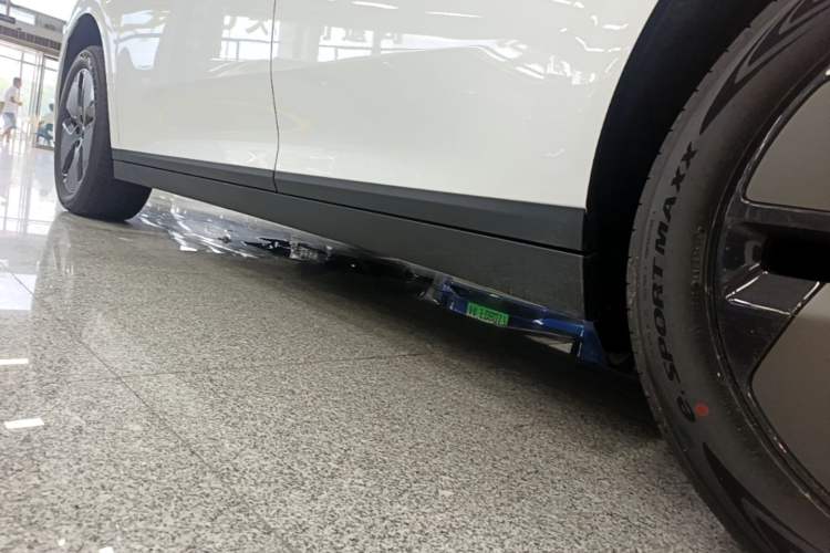 Used Li Auto i6 2025 Model Two-Wheel-Drive Standard Type Left Side Sill