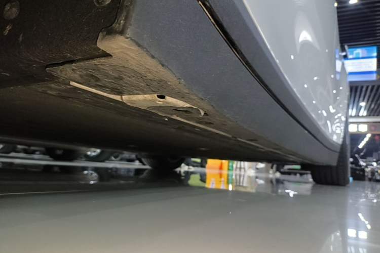 Used Li Auto i6 2025 Model Two-Wheel-Drive Standard Type Left Side Sill