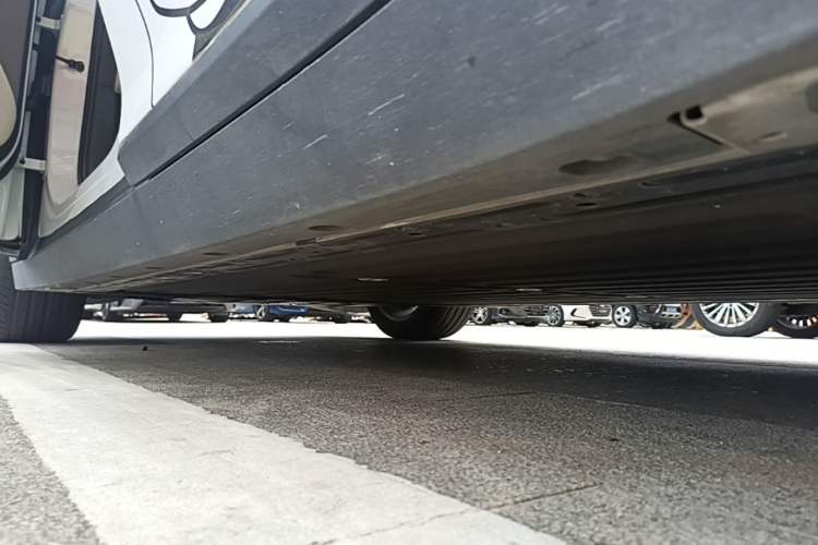 Used Li Auto i6 2025 Model Two-Wheel-Drive Standard Type Left Side Sill