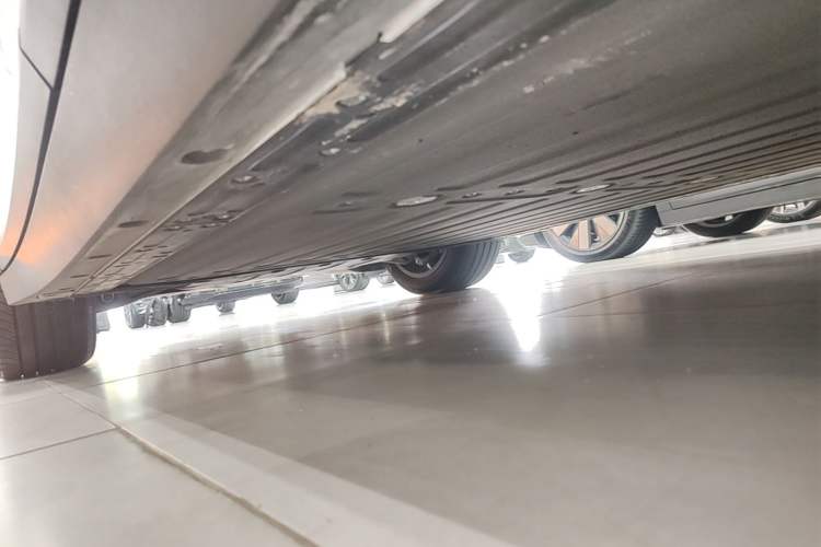 Used Li Auto i6 2025 Model Two-Wheel-Drive Standard Type Left Side Sill