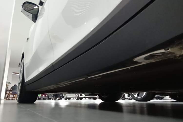Used Li Auto i6 2025 Model Two-Wheel-Drive Standard Type Left Side Sill