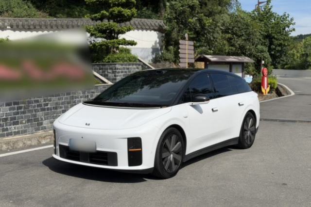 Used Li Auto i6 2025 Model Four-Wheel-Drive Standard Type