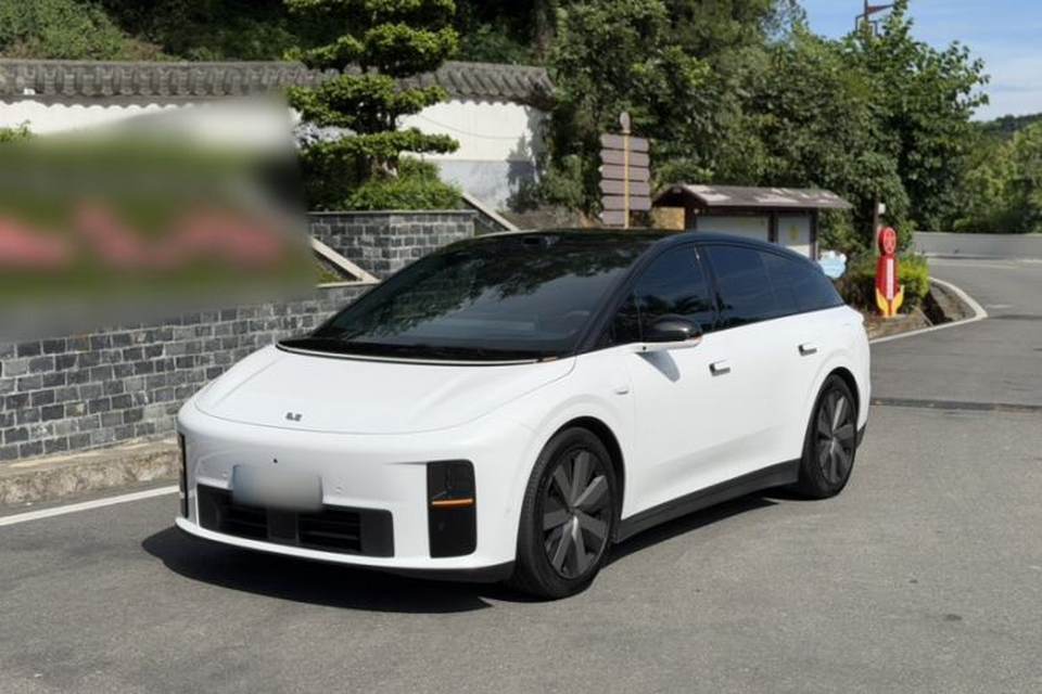 Li Auto Li Auto i6 2025