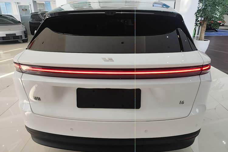 Used Li Auto i6 2025 Model Four-Wheel-Drive Standard Type Rear