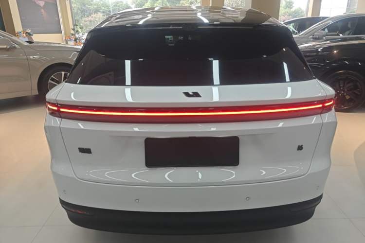 Used Li Auto i6 2025 Model Four-Wheel-Drive Standard Type Rear