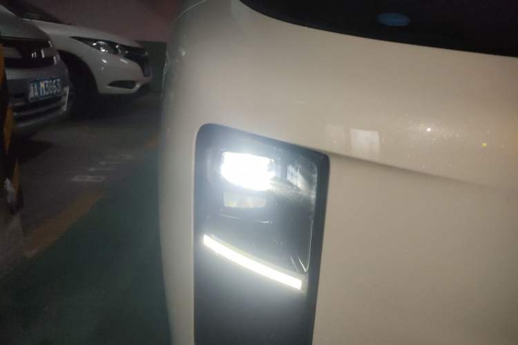 Used Li Auto i6 2025 Model Two-Wheel-Drive Standard Type Right Front Headlight