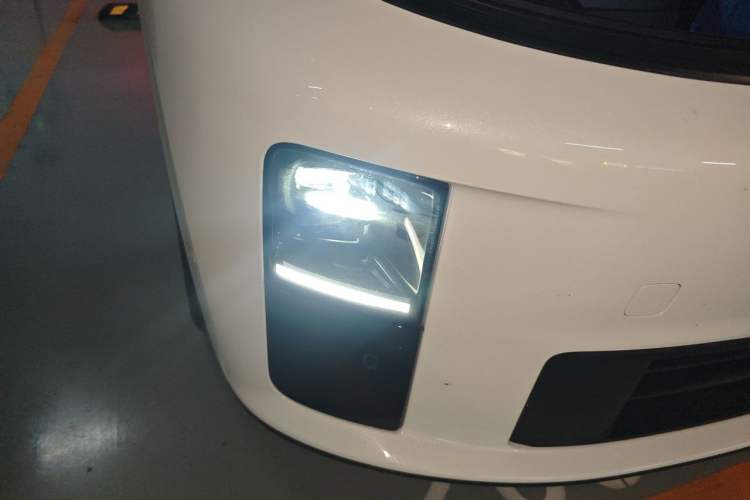 Used Li Auto i6 2025 Model Four-Wheel-Drive Standard Type Right Front Headlight