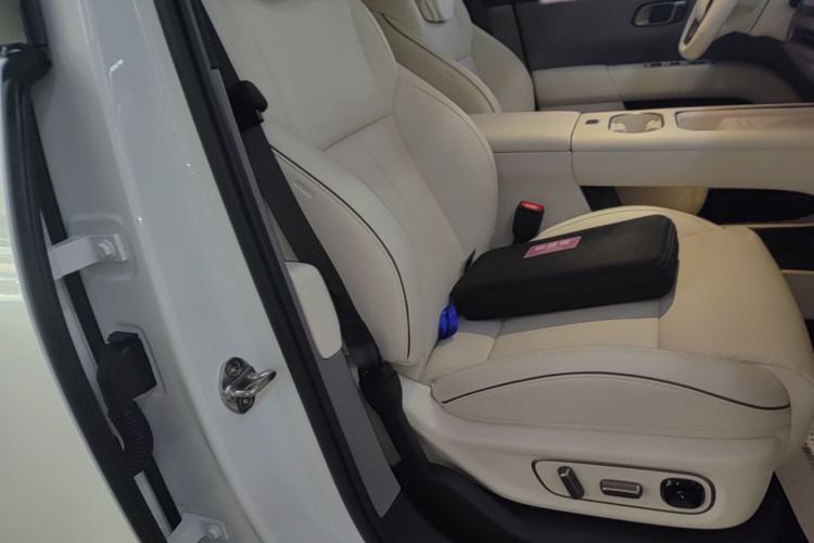 Used Li Auto i6 2025 Model Two-Wheel-Drive Standard Type Right Front Seat