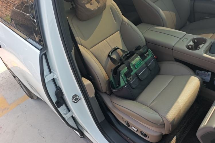 Used Li Auto i6 2025 Model Four-Wheel-Drive Standard Type Right Front Seat