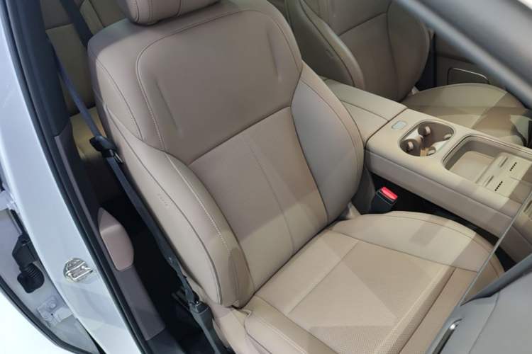 Used Li Auto i6 2025 Model Two-Wheel-Drive Standard Type Right Front Seat
