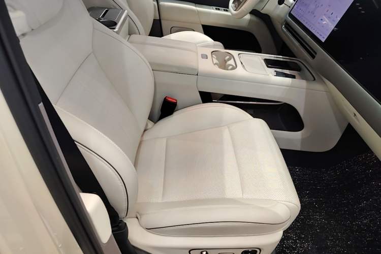Used Li Auto i6 2025 Model Two-Wheel-Drive Standard Type Right Front Seat