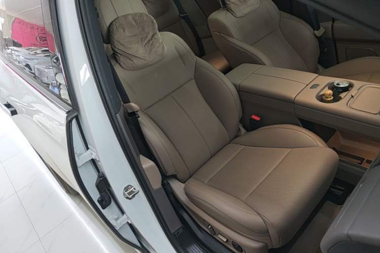 Used Li Auto i6 2025 Model Two-Wheel-Drive Standard Type Right Front Seat