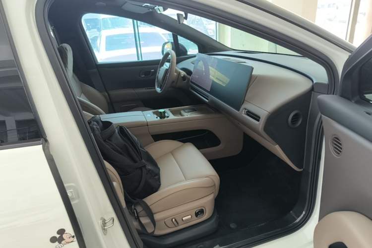 Used Li Auto i6 2025 Model Four-Wheel-Drive Standard Type Right Front Seat