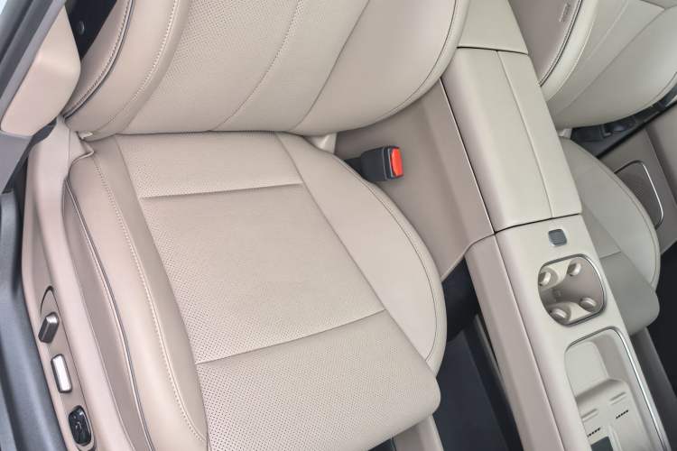 Used Li Auto i6 2025 Model Four-Wheel-Drive Standard Type Right Front Seat