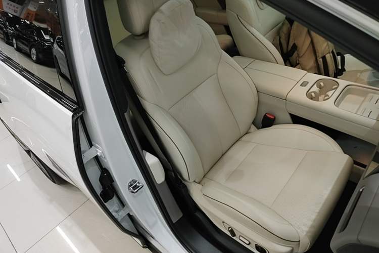 Used Li Auto i6 2025 Model Four-Wheel-Drive Standard Type Right Front Seat