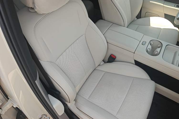 Used Li Auto i6 2025 Model Two-Wheel-Drive Standard Type Right Front Seat
