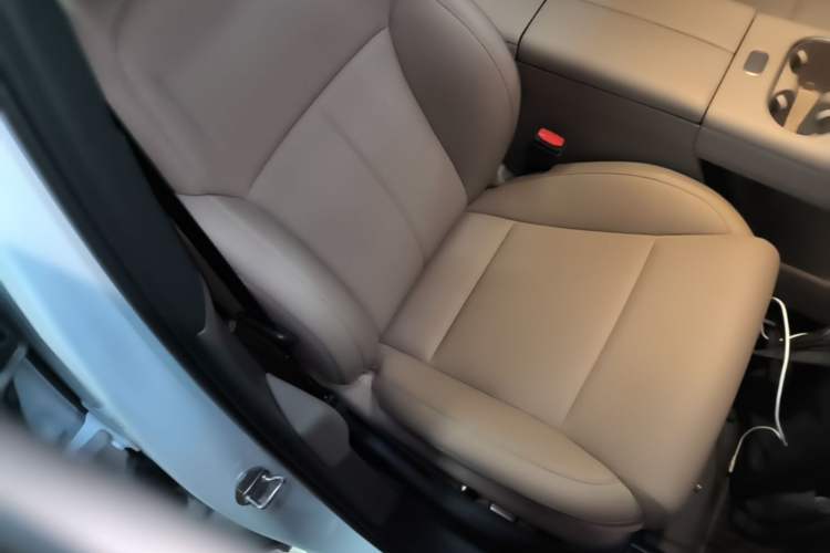 Used Li Auto i6 2025 Model Two-Wheel-Drive Standard Type Right Front Seat