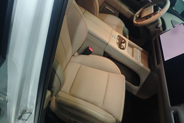 Used Li Auto i6 2025 Model Four-Wheel-Drive Standard Type Right Front Seat