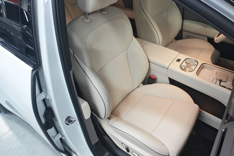 Used Li Auto i6 2025 Model Four-Wheel-Drive Standard Type Right Front Seat