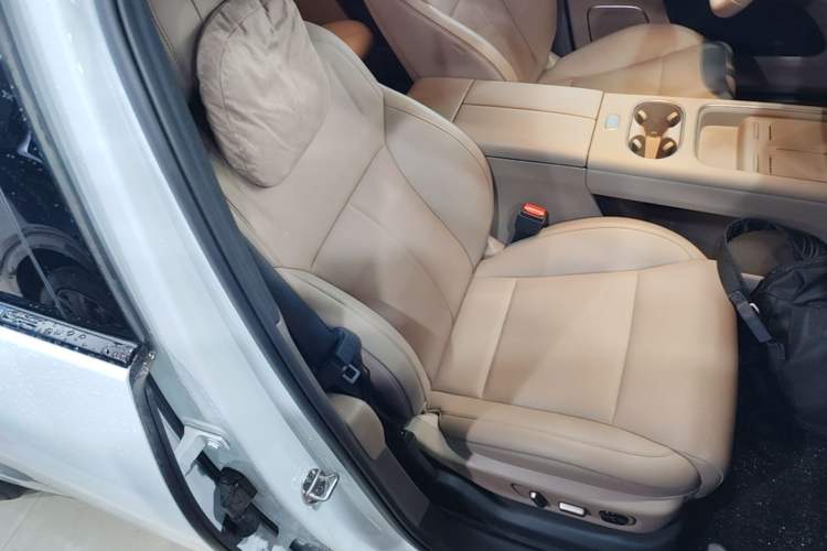 Used Li Auto i6 2025 Model Two-Wheel-Drive Standard Type Right Front Seat