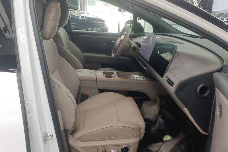 Used Li Auto i6 2025 Model Two-Wheel-Drive Standard Type Right Front Seat