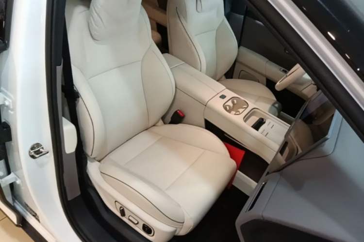 Used Li Auto i6 2025 Model Two-Wheel-Drive Standard Type Right Front Seat
