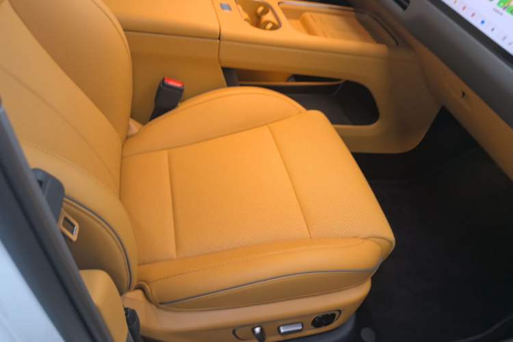 Used Li Auto i6 2025 Model Two-Wheel-Drive Standard Type Right Front Seat