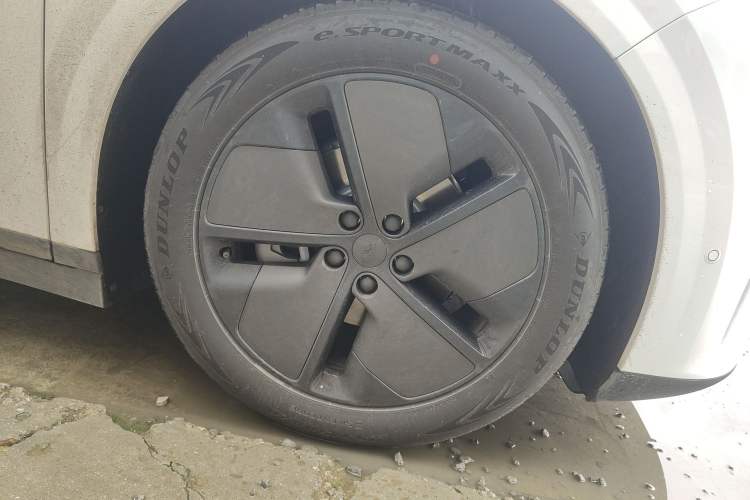 Used Li Auto i6 2025 Model Two-Wheel-Drive Standard Type Right Front Wheel Hub