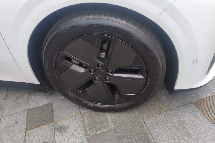 Used Li Auto i6 2025 Model Two-Wheel-Drive Standard Type Right Front Wheel Hub