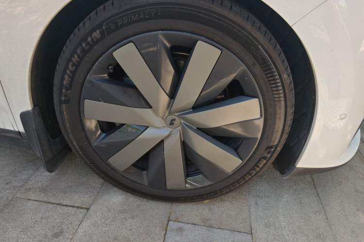 Used Li Auto i6 2025 Model Four-Wheel-Drive Standard Type Right Front Wheel Hub